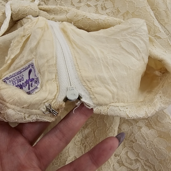 🤍 Vintage Lace Dress — Union Made in Canada - Picture 9 of 11